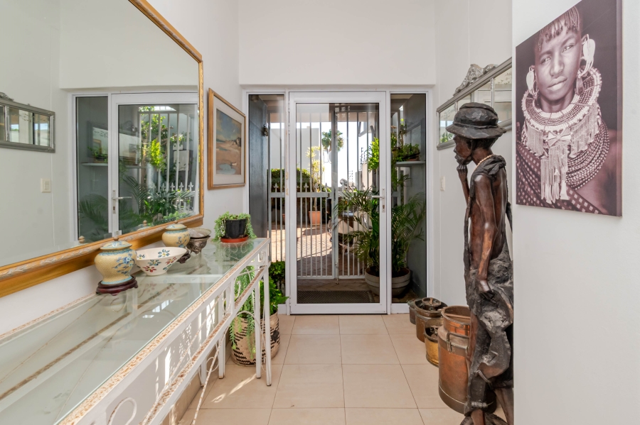 3 Bedroom Property for Sale in Sea Point Western Cape